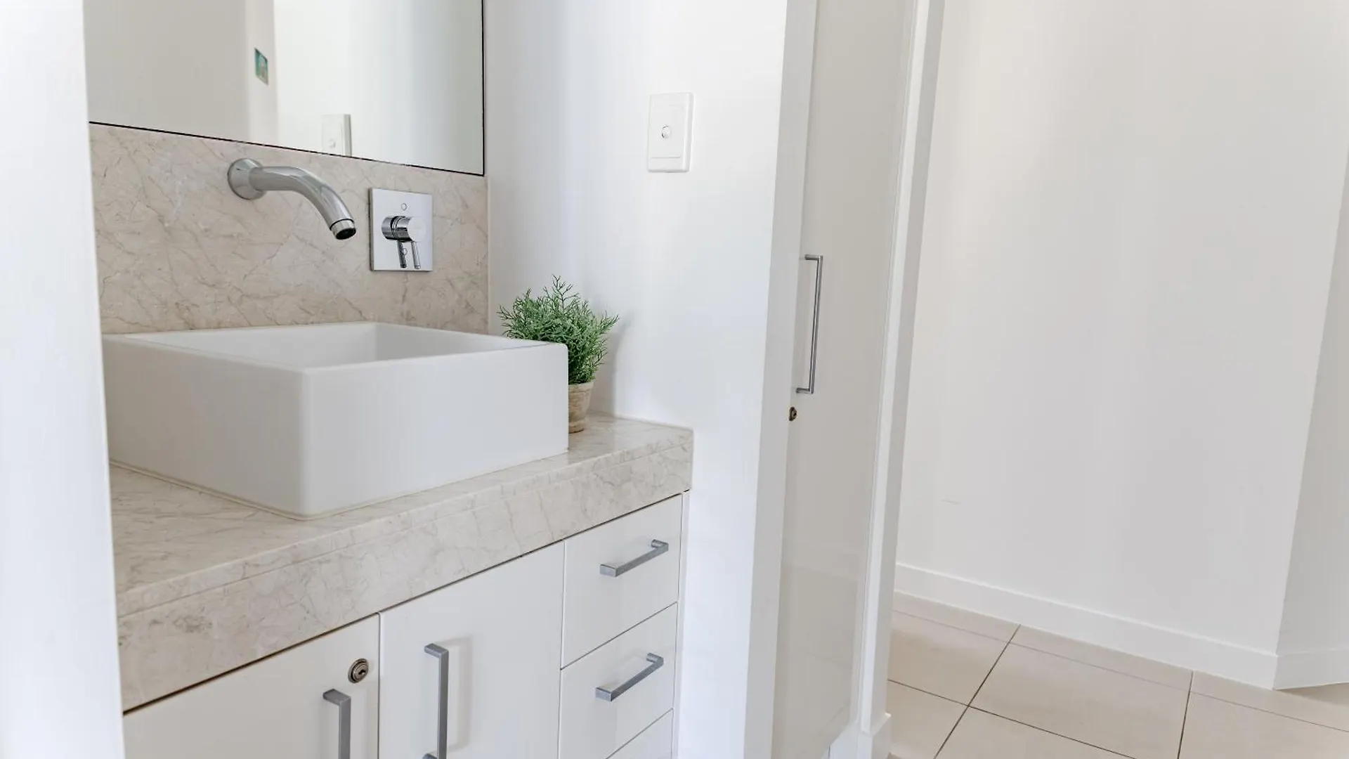 Beach House 4 Brm, 3 Mins Walk To Beach Apartment Alexandra Headland