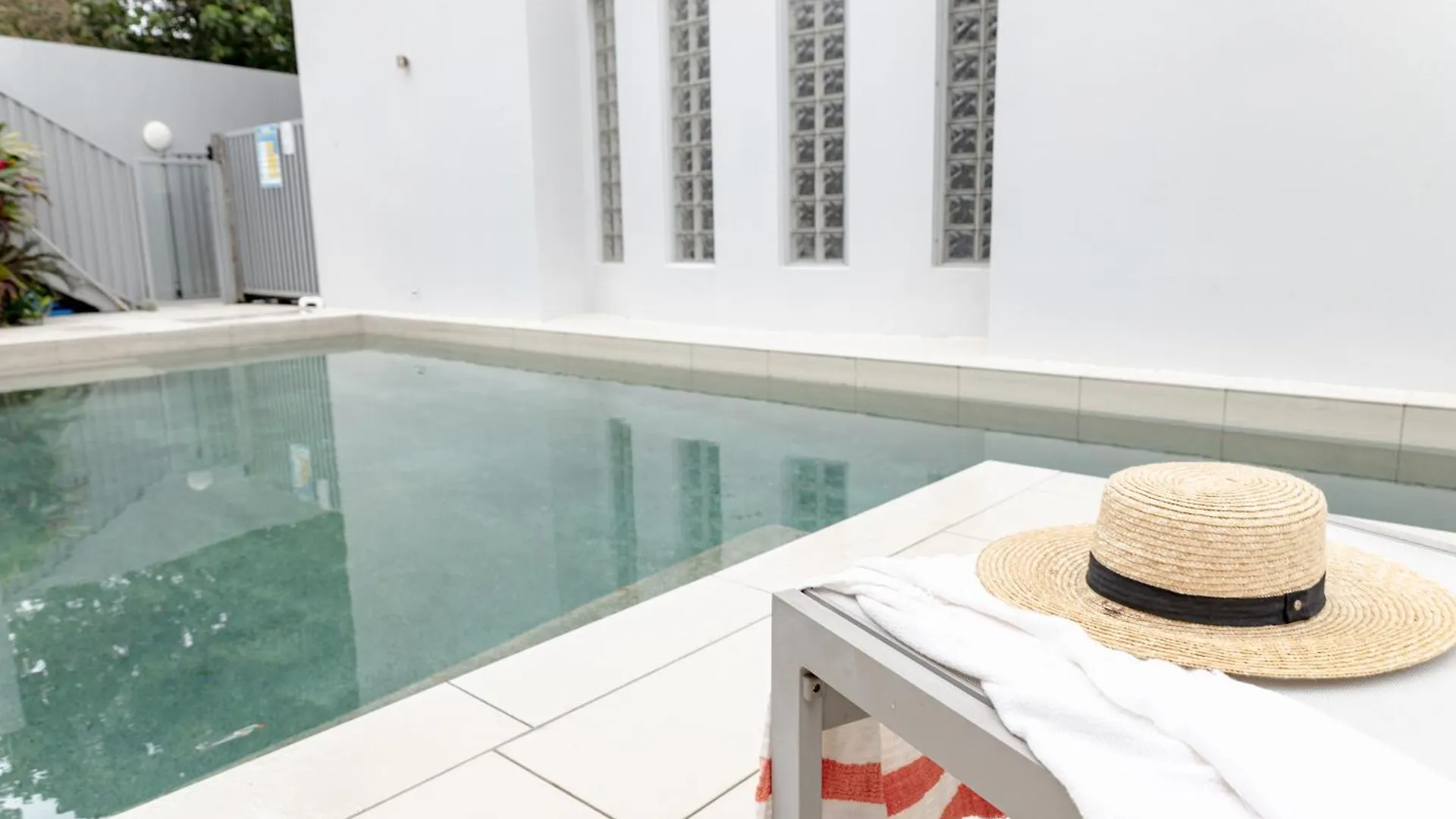 Beach House 4 Brm, 3 Mins Walk To Beach Apartment Alexandra Headland