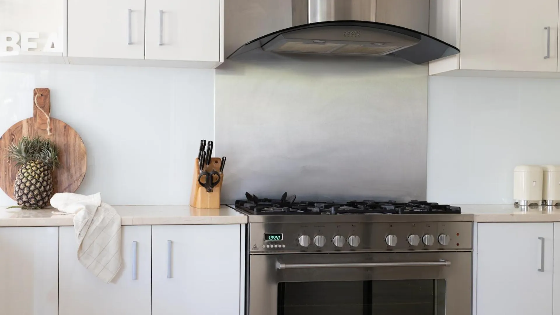 Beach House 4 Brm, 3 Mins Walk To Beach Apartment Alexandra Headland