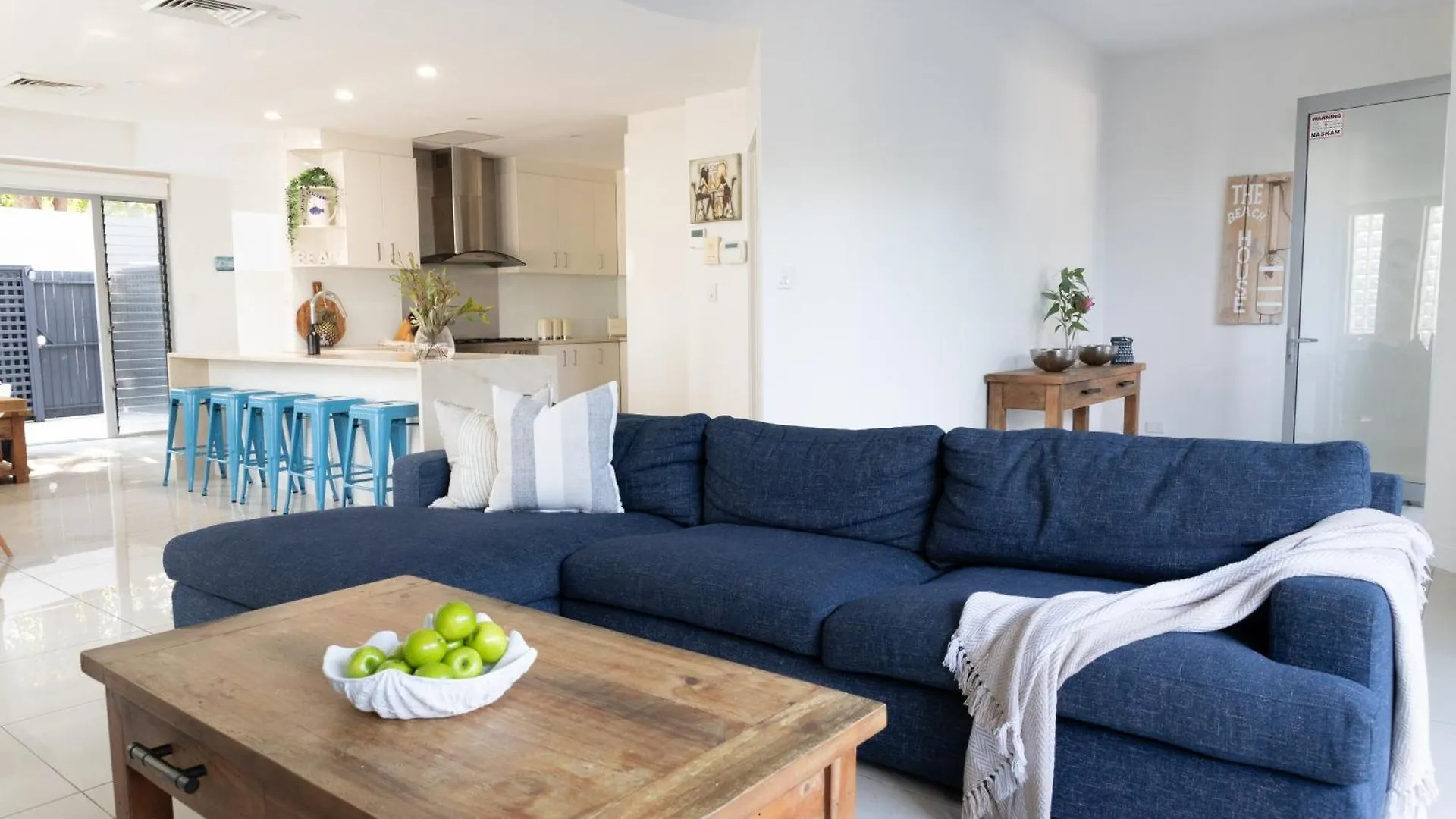 Beach House 4 Brm, 3 Mins Walk To Beach location
