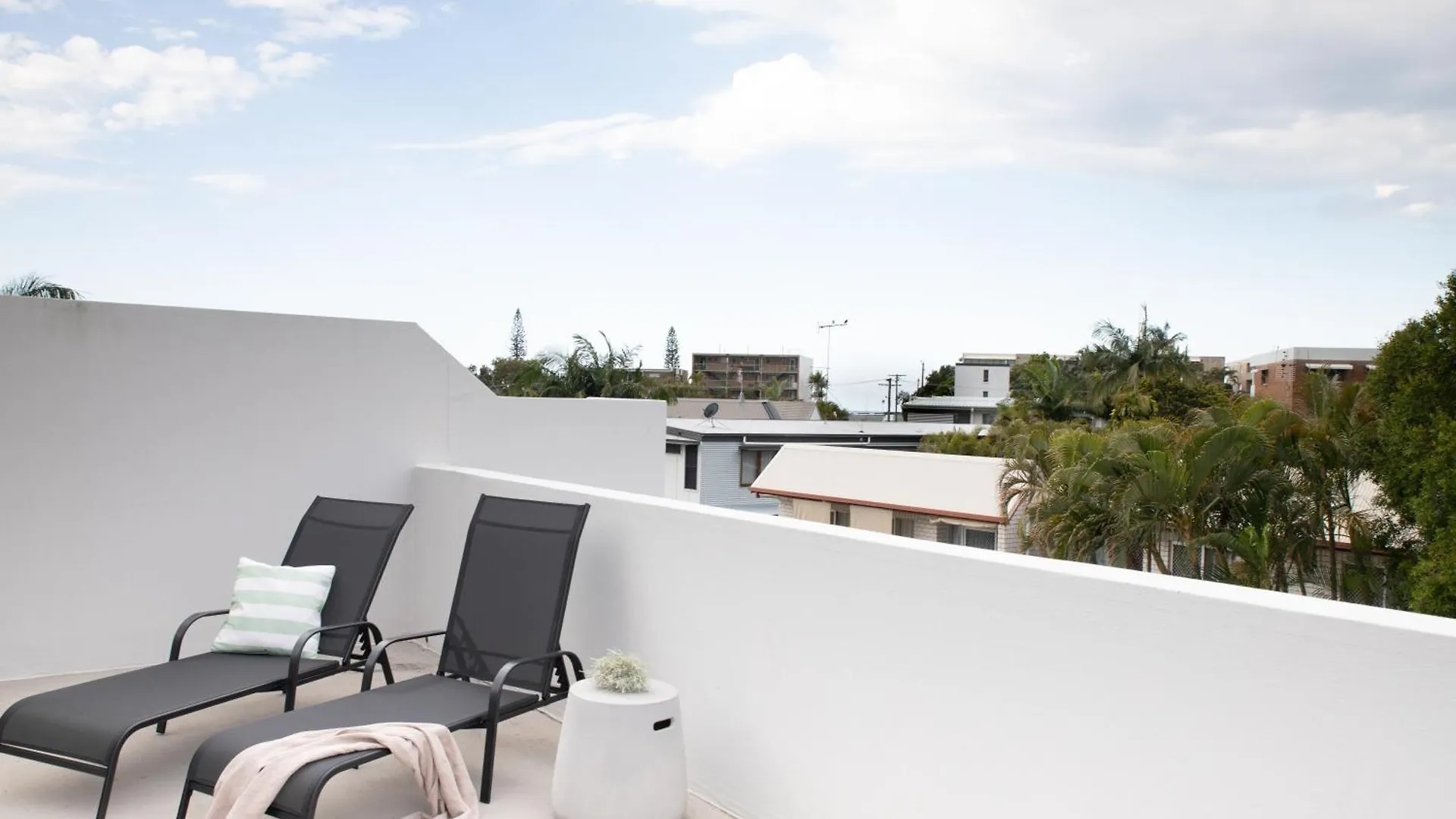 Beach House 4 Brm, 3 Mins Walk To Beach Apartment Alexandra Headland Australia