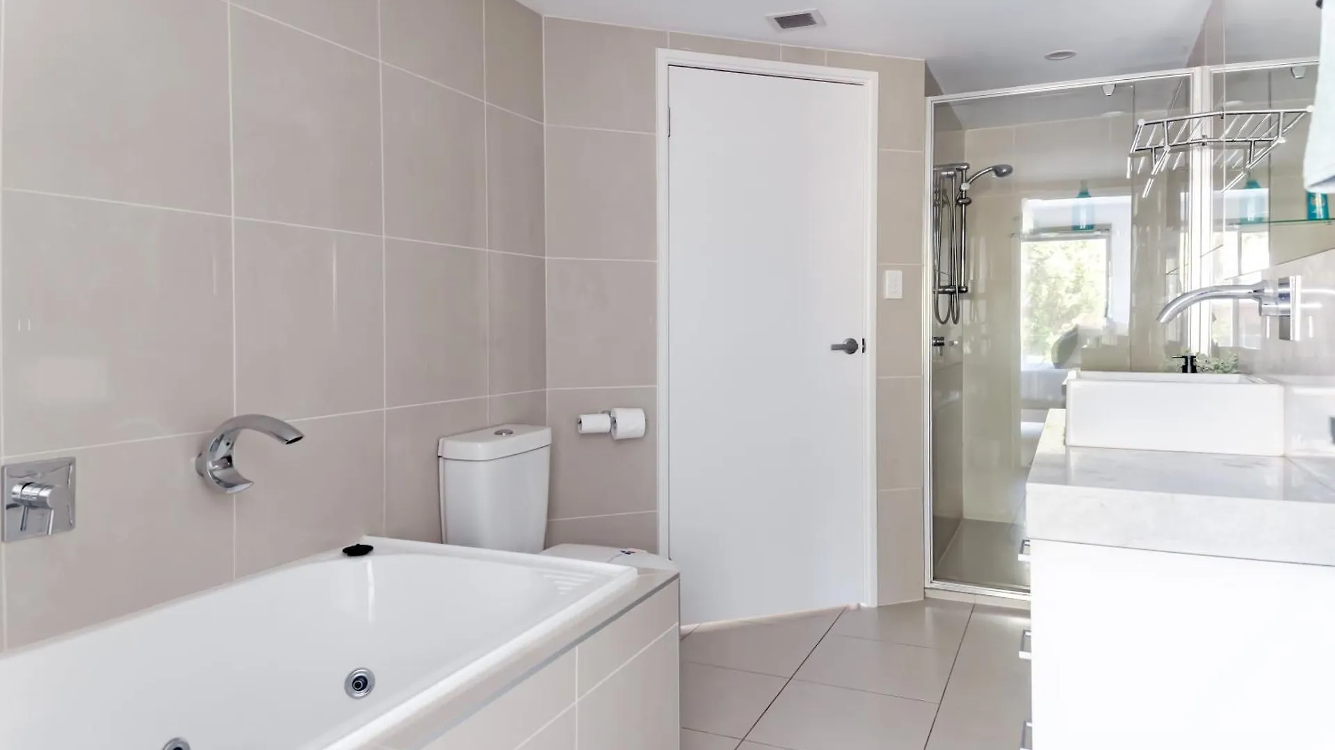 Beach House 4 Brm, 3 Mins Walk To Beach Apartment Alexandra Headland