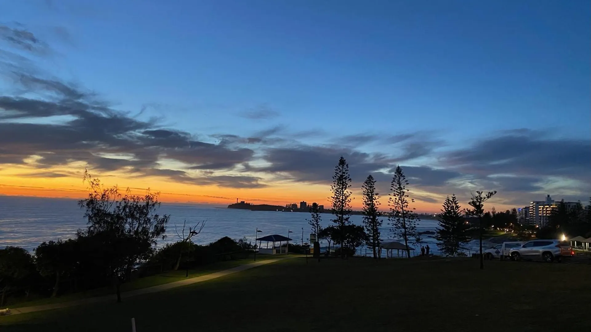 Beach House 4 Brm, 3 Mins Walk To Beach Apartment Alexandra Headland Australia