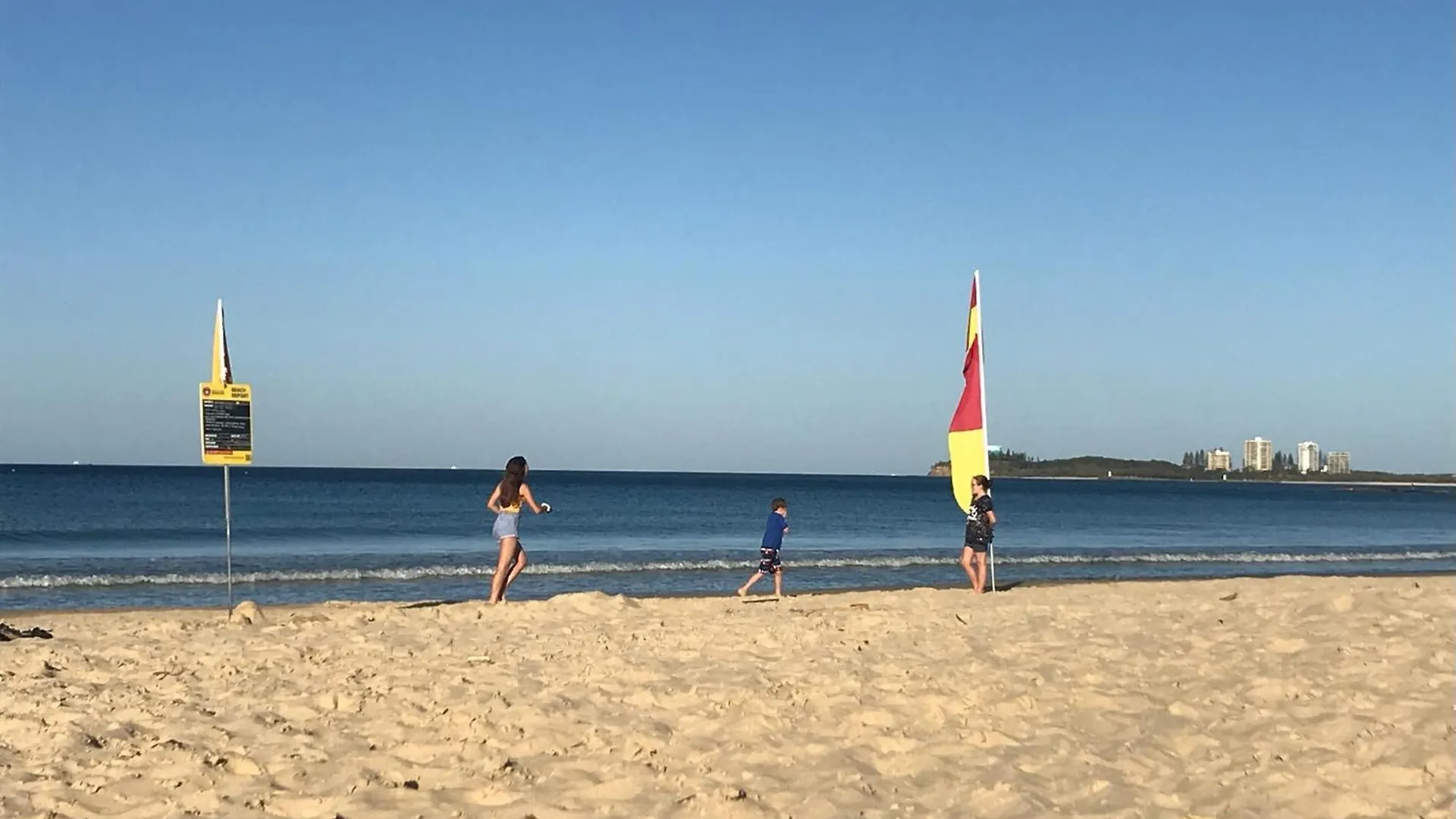Beach House 4 Brm, 3 Mins Walk To Beach Apartment Alexandra Headland Australia