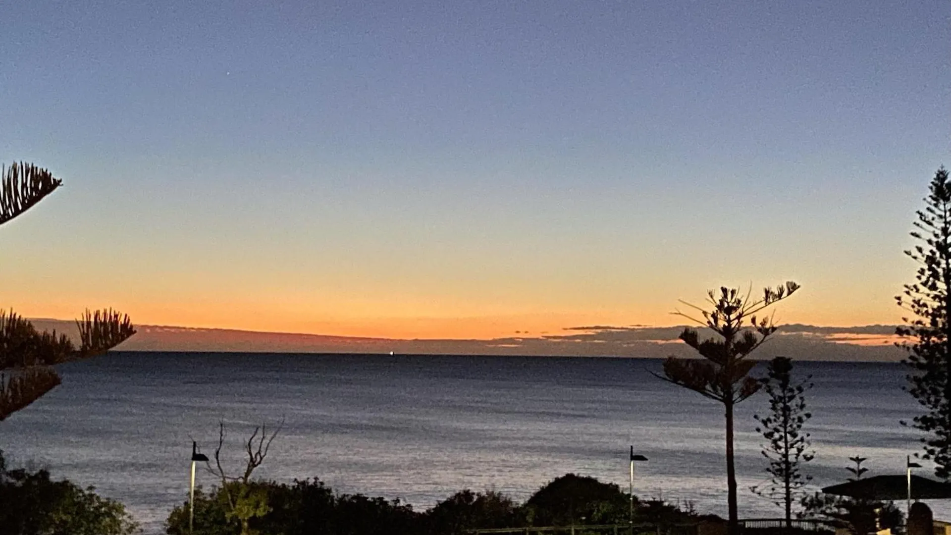 Beach House 4 Brm, 3 Mins Walk To Beach Apartment Alexandra Headland